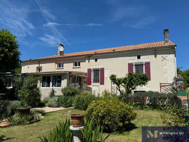 Maison à JURIGNAC