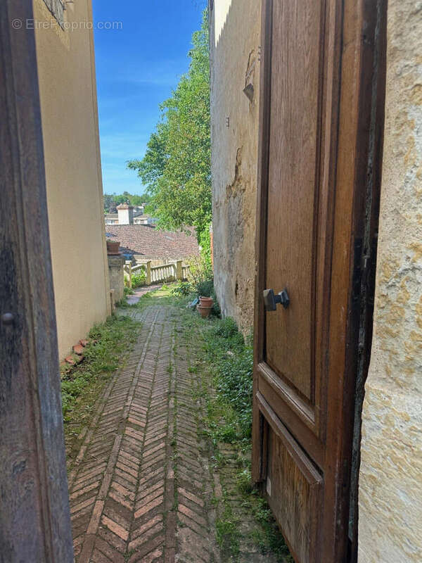 accés par venelle - Maison à AUCH