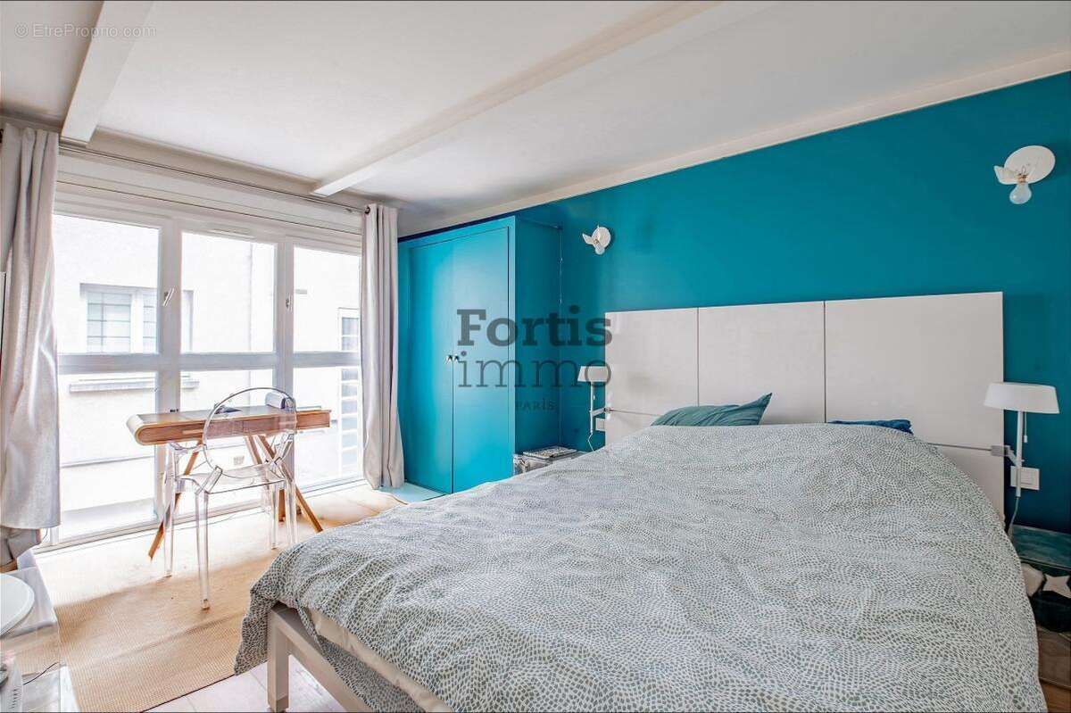 Appartement à PARIS-1E