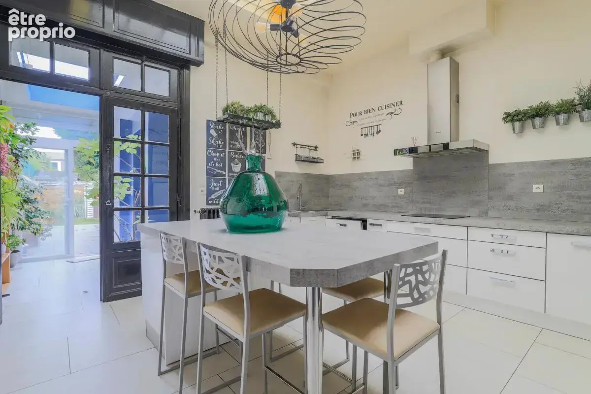 Maison de 8 pièces de 177 m² à Loos - photo 3