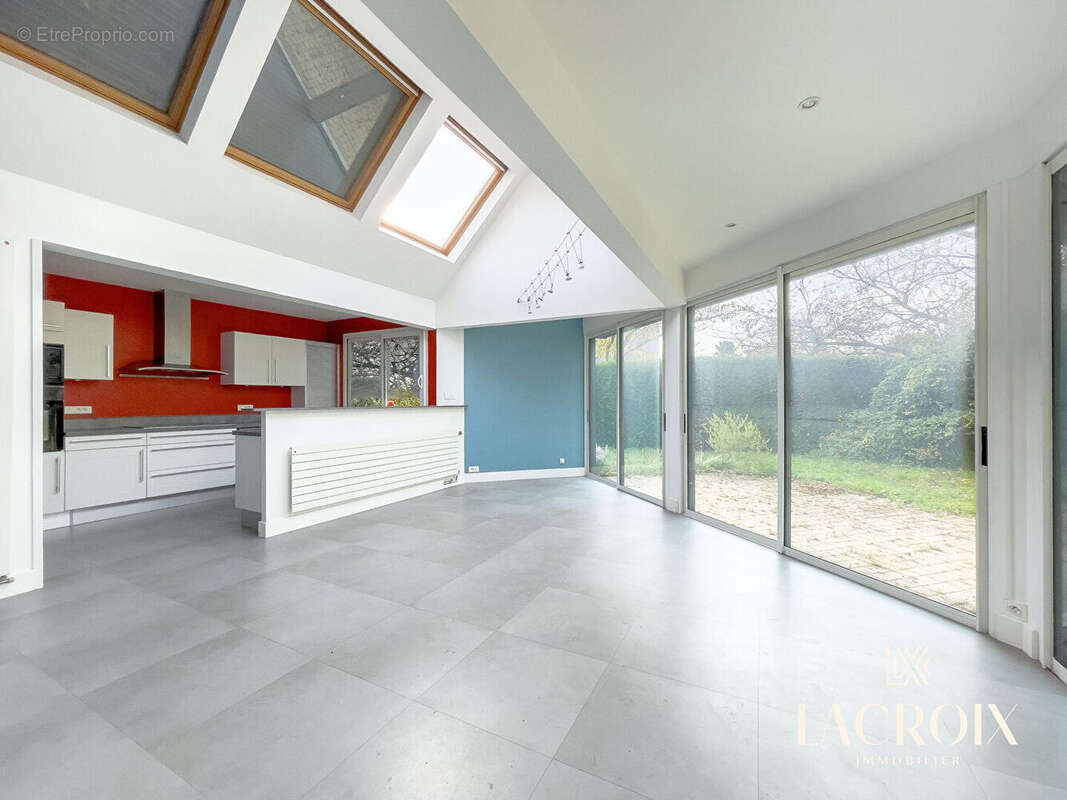 Maison à LA CHAPELLE-DES-FOUGERETZ