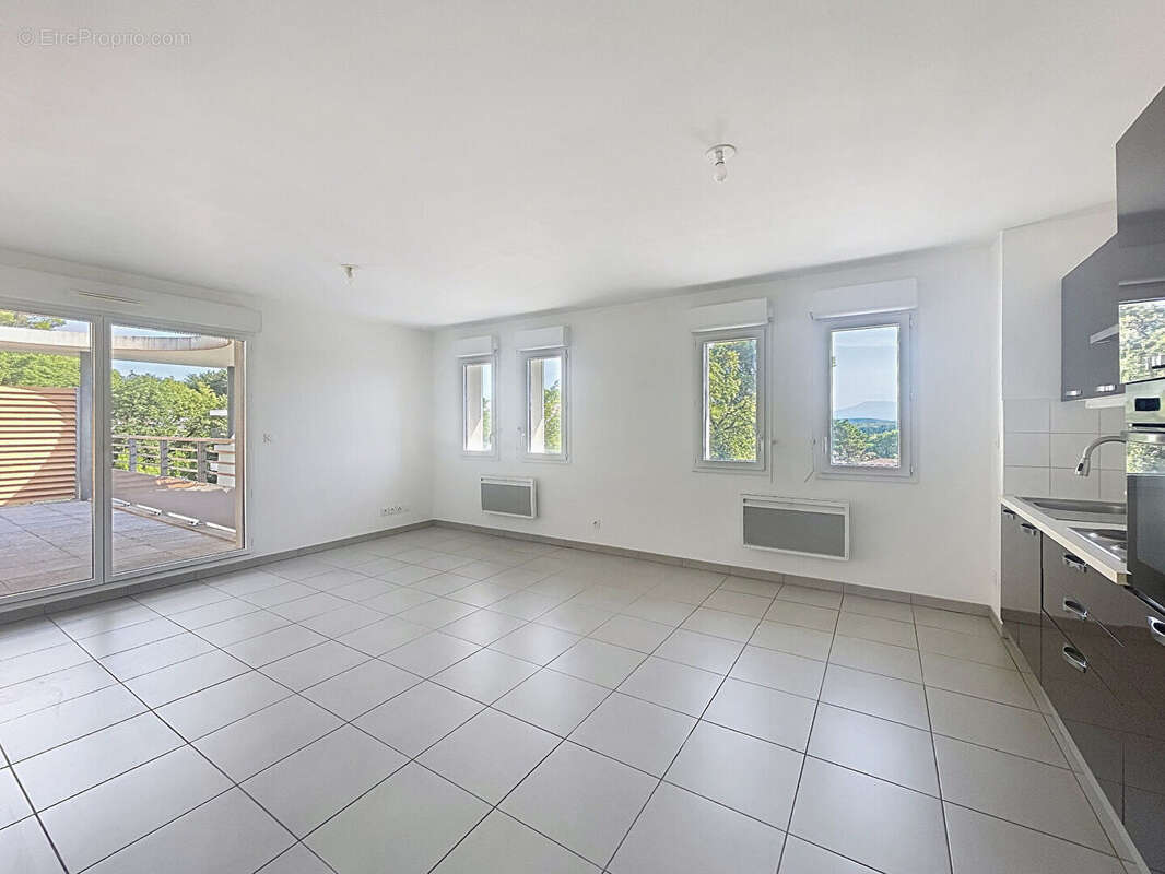 Appartement à VILLENEUVE-LES-AVIGNON