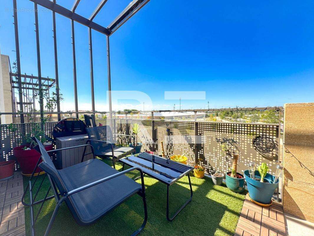 Appartement à GARONS