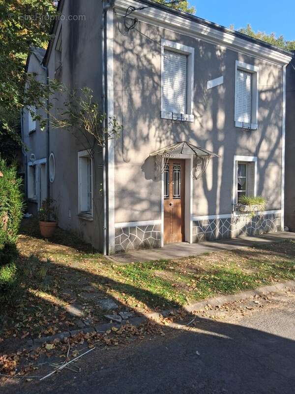 Maison à VILLAINES-LES-ROCHERS