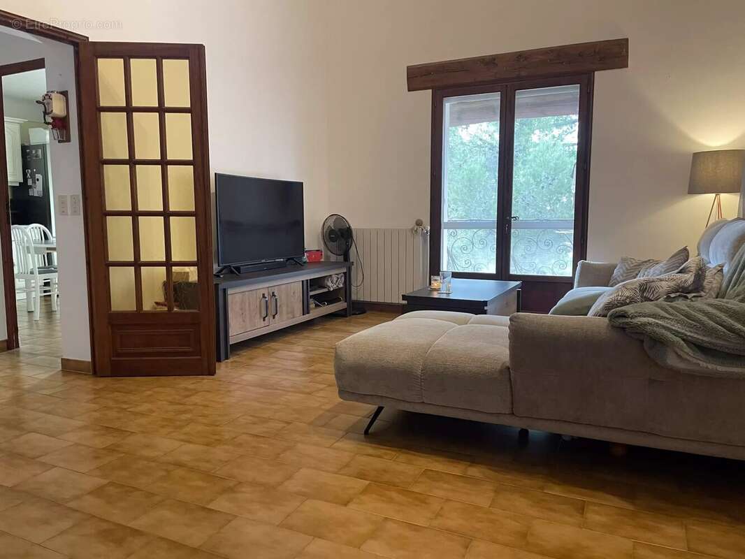 PELISSANNE Maison avec 2 logements au coeur des collines - photo 14