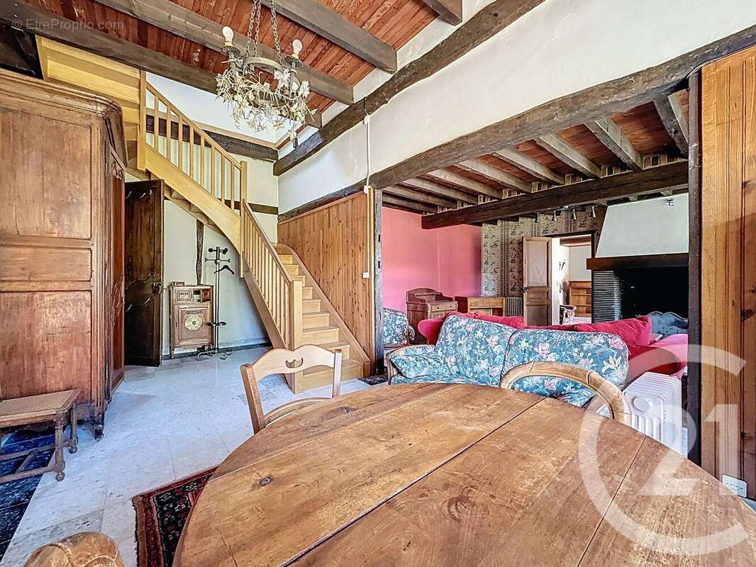 Maison à EGRISELLES-LE-BOCAGE