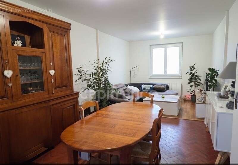 Charme de l'ancien : Maison familiale avec jardin, offrant 240m2 de surface totale au sol - photo 4