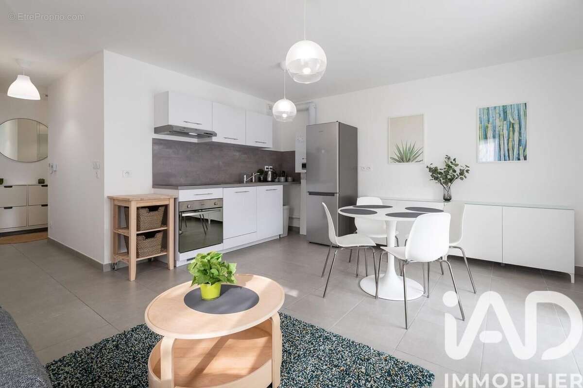 Photo 3 - Appartement à DECINES-CHARPIEU