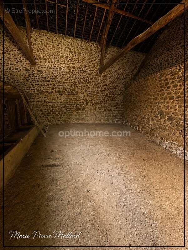 Ensemble immobilier à rénover à SAINT DIZIER LEYRENNE (23) - photo 18