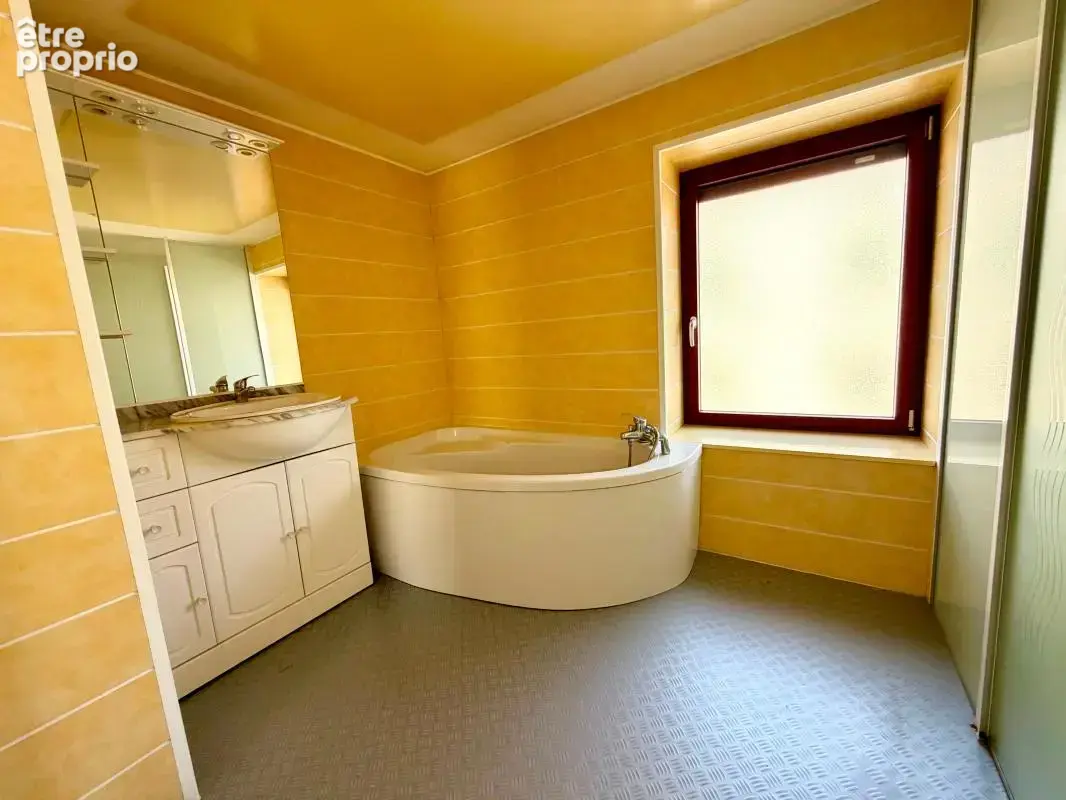 Maison de village - 7 pièces - 4 chambres - garages - terrasse - piscine - photo 5