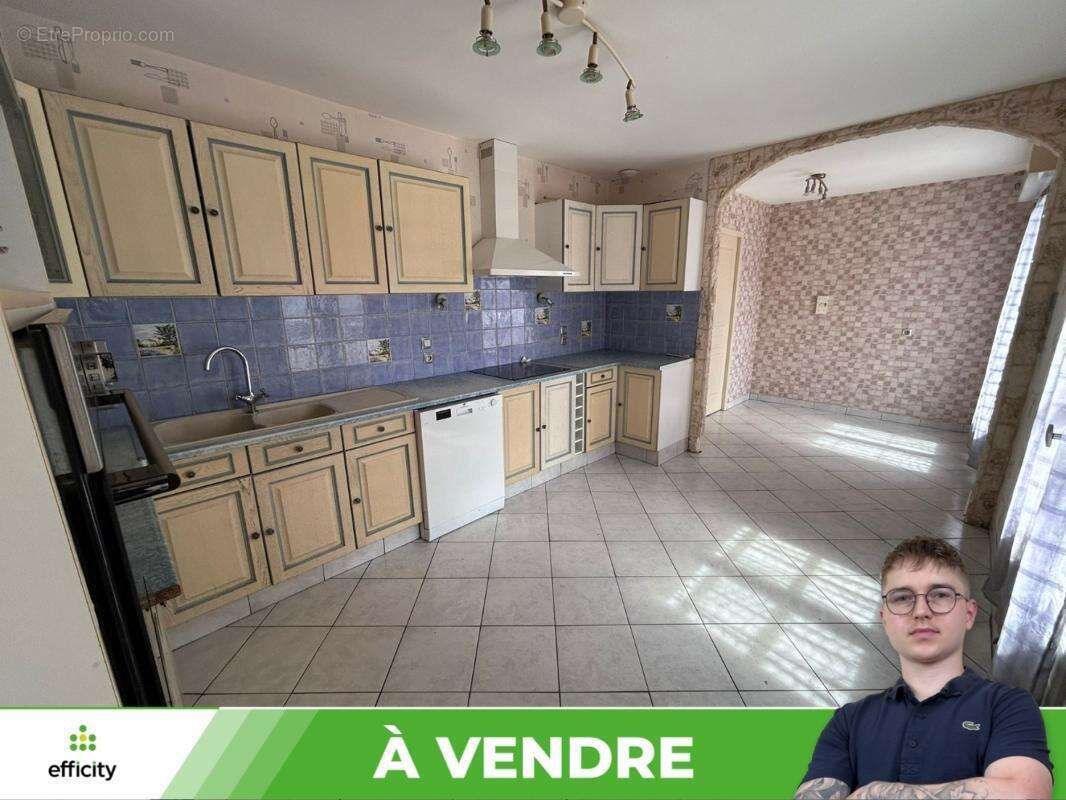 Maison à MONTS-SUR-GUESNES