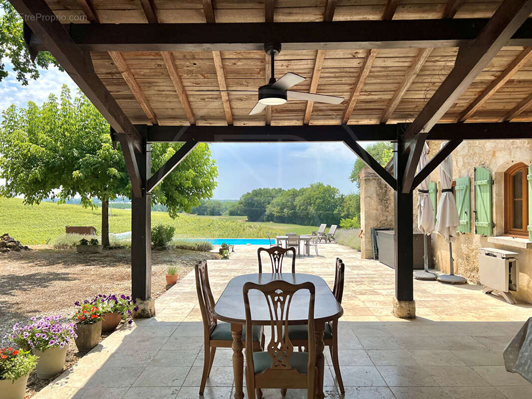Propriété en pierre offrant une vue imprenable - photo 13