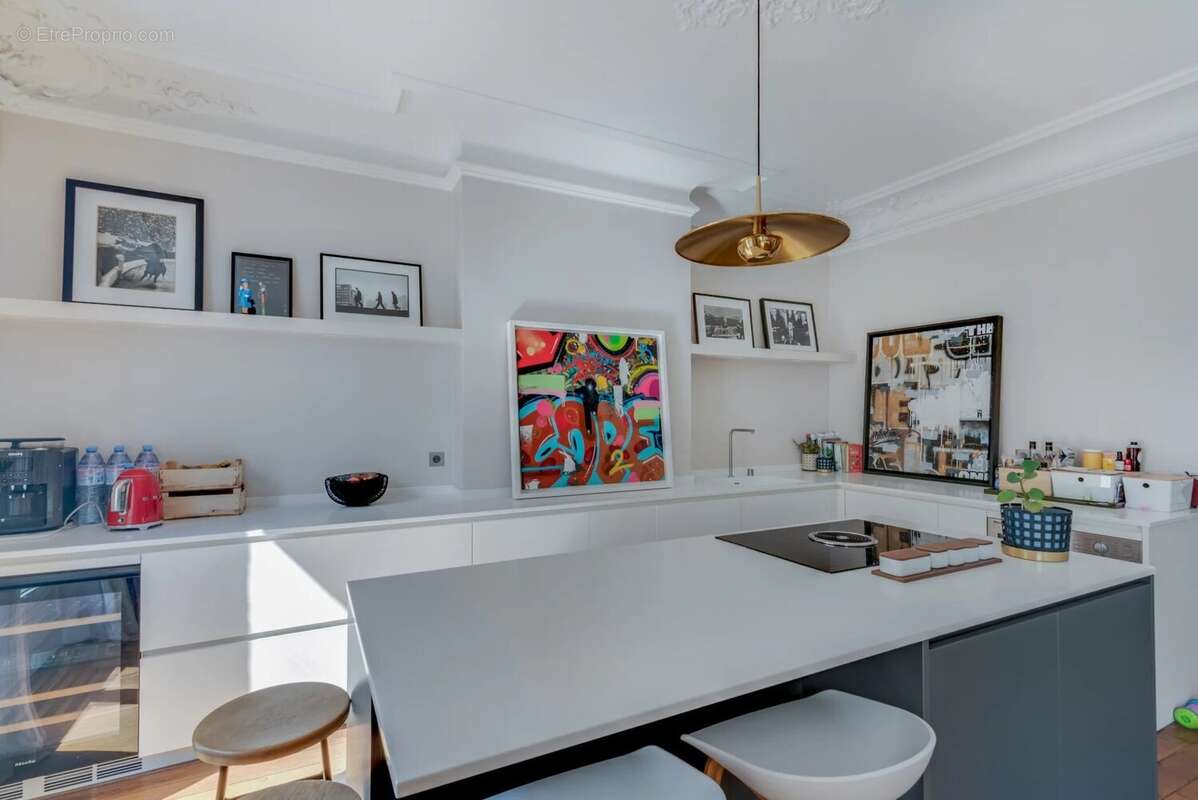 Appartement à PARIS-16E