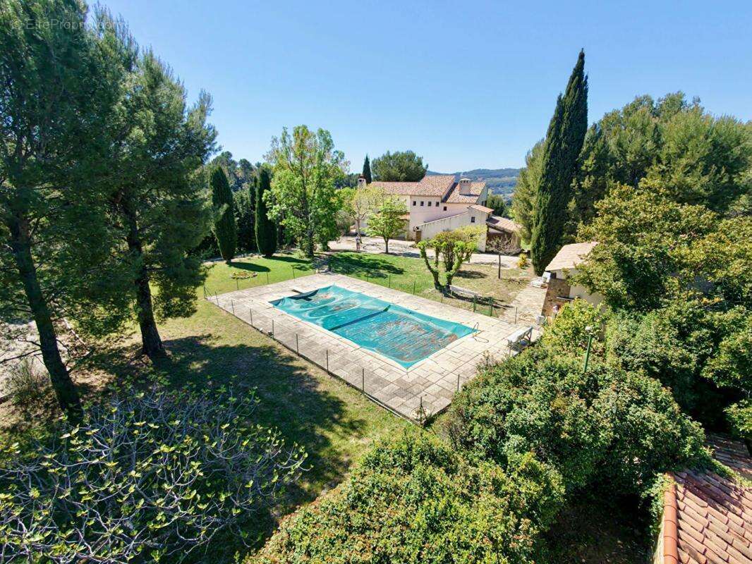 Le Castellet  Propriété de caractère au potentiel exceptionnel, au coeur d'un écrin de nature - 860 000 euros - photo 3