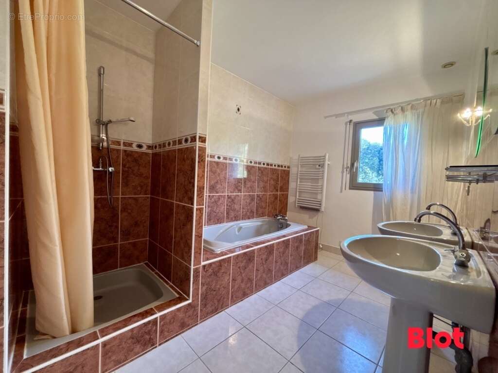 Maison à LA TURBALLE