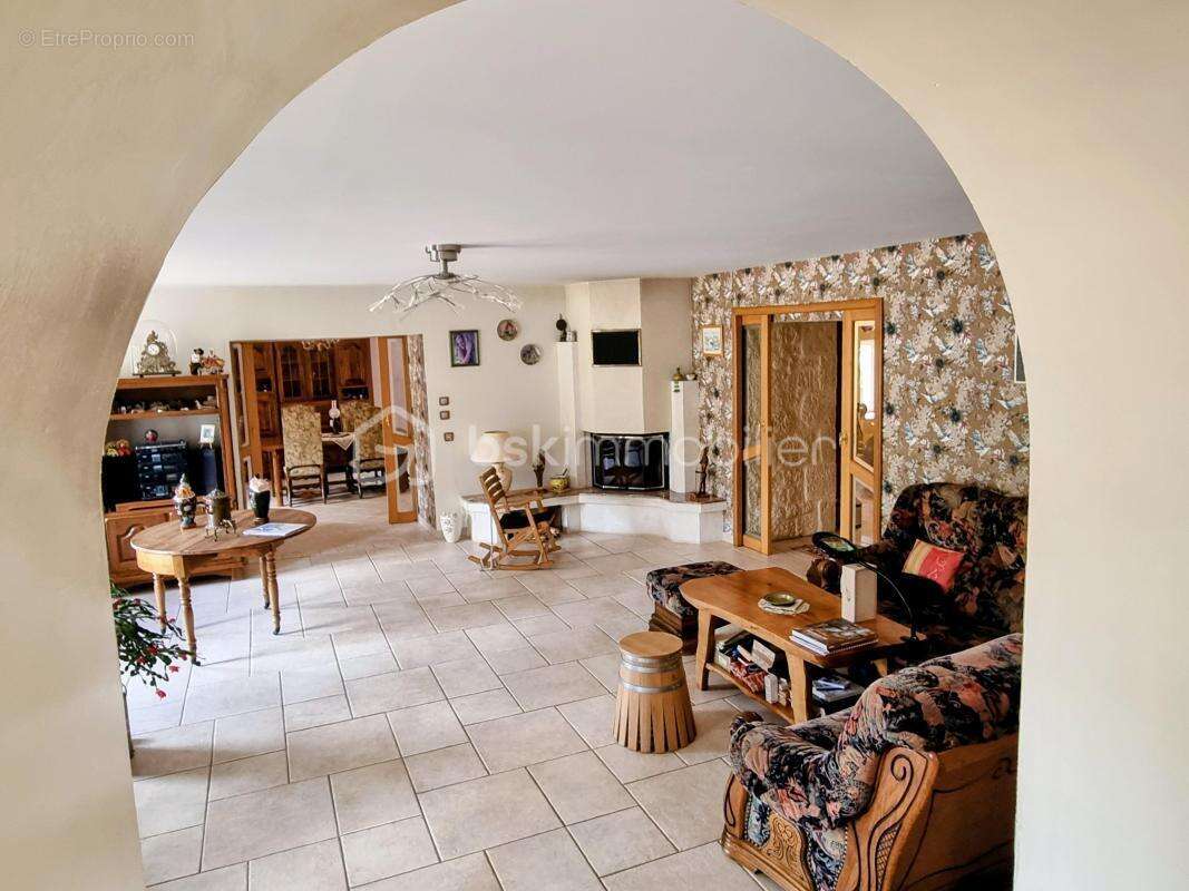 Maison à EXOUDUN