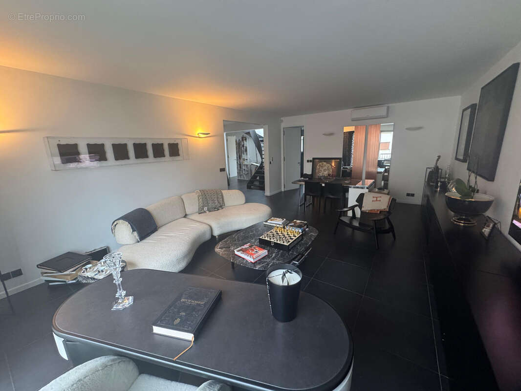 Appartement à NEUILLY-SUR-SEINE