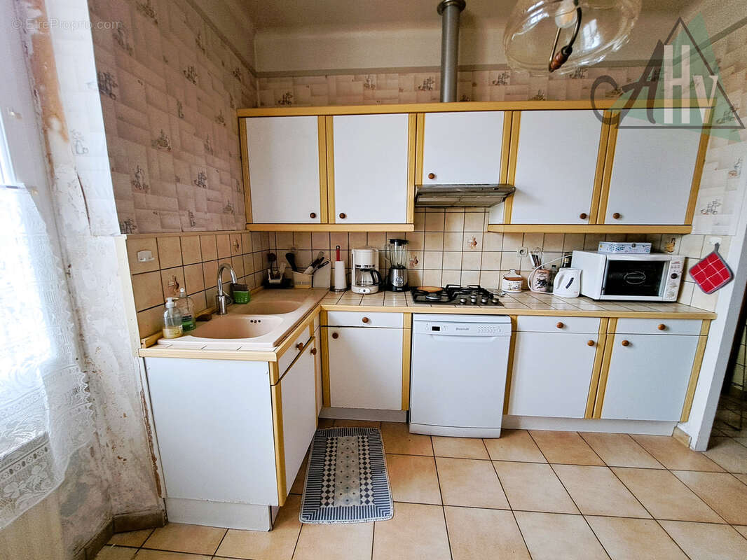 PROCHE PONT SUR YONNE (89) - Maison de 103 m2 avec 3 chambres, grange et jardin de 830 m2. - photo 5