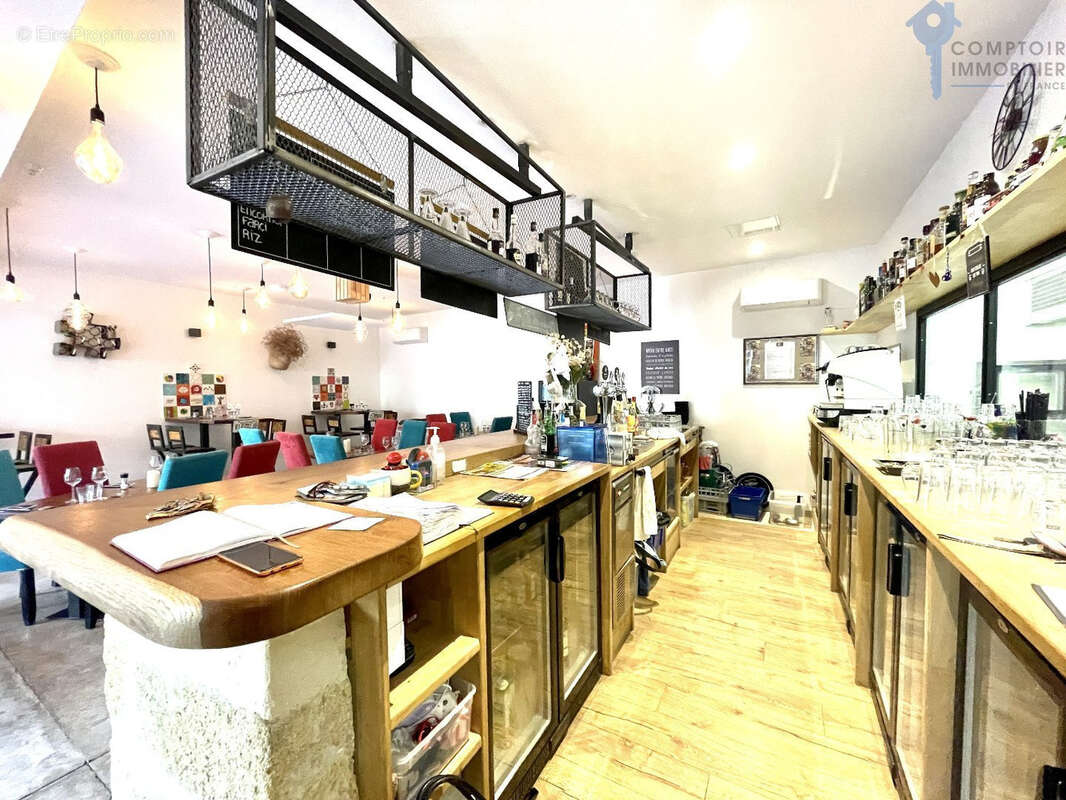 Commerce à AIGUES-VIVES