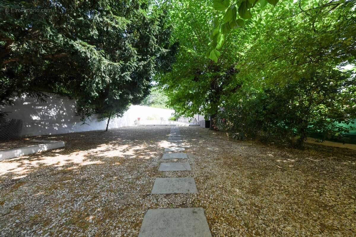 Uzès : Maison avec jardin à 600m du centre historique - photo 9