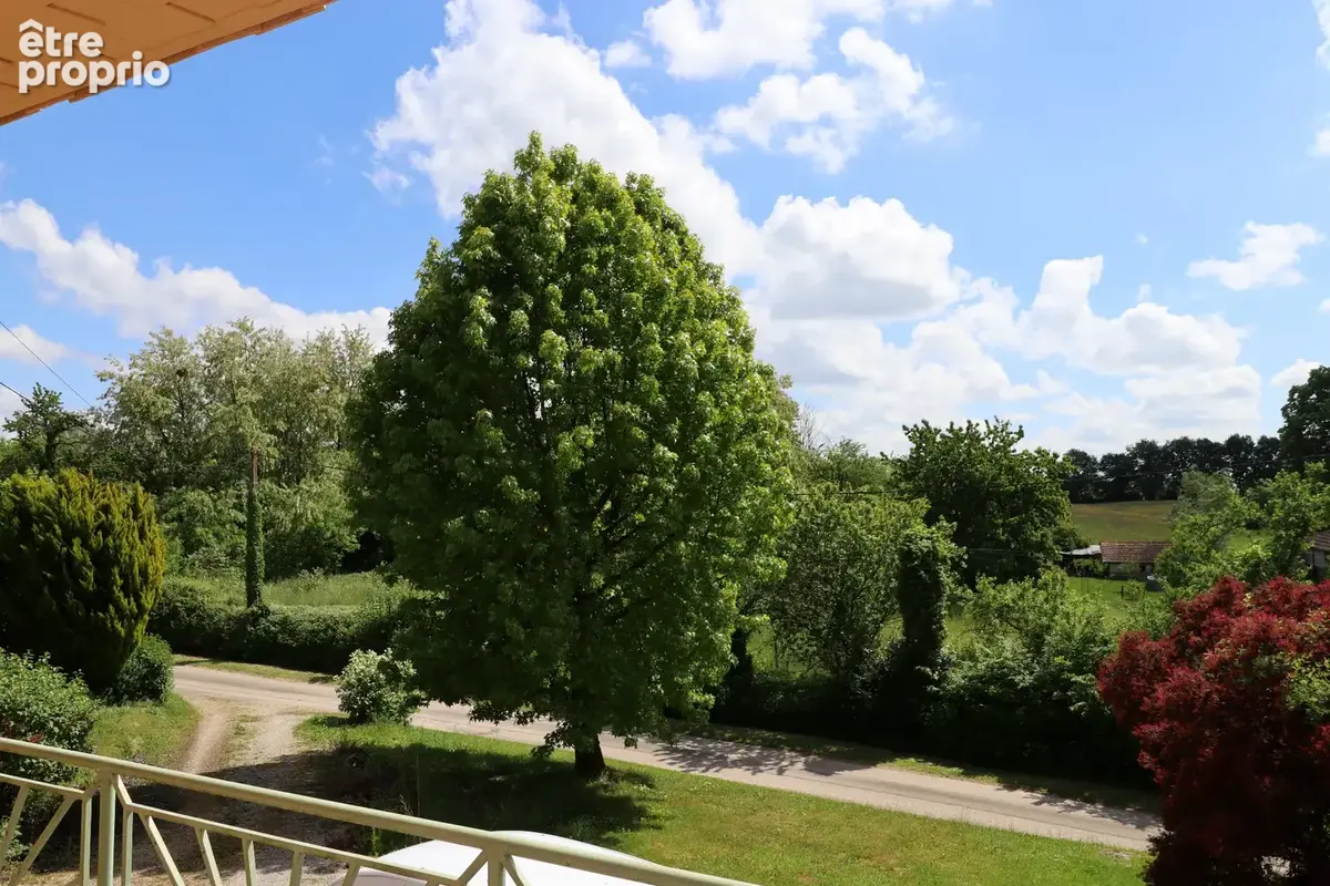 Jolie villa de 117 m² à fort potentiel avec un beau terrain arboré à CURCIAT DONGALON (01) - photo 3