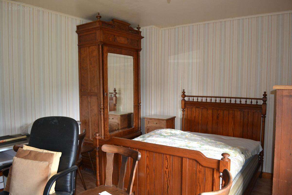 Ancienne ferme avec dépendances . fort potentiel . environnement calme - photo 8