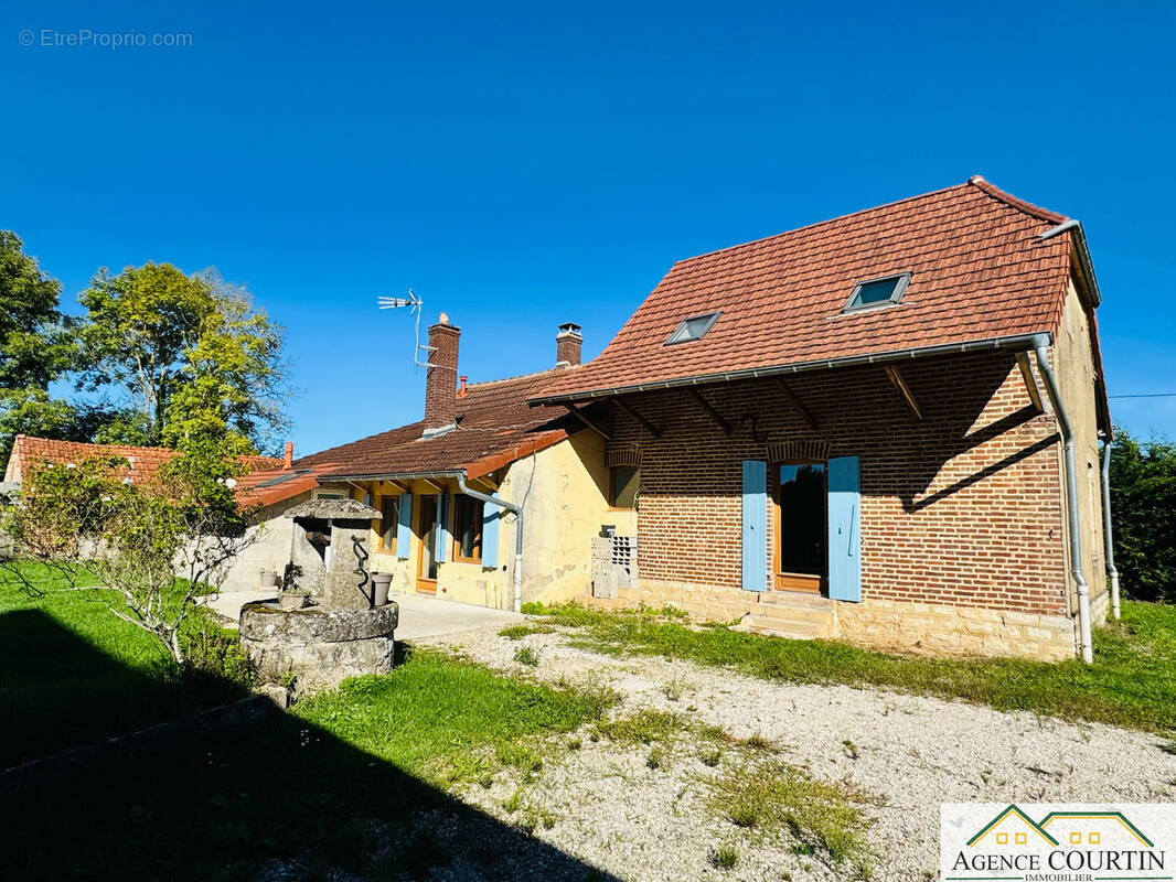 Maison à LA CHAPELLE-SAINT-SAUVEUR
