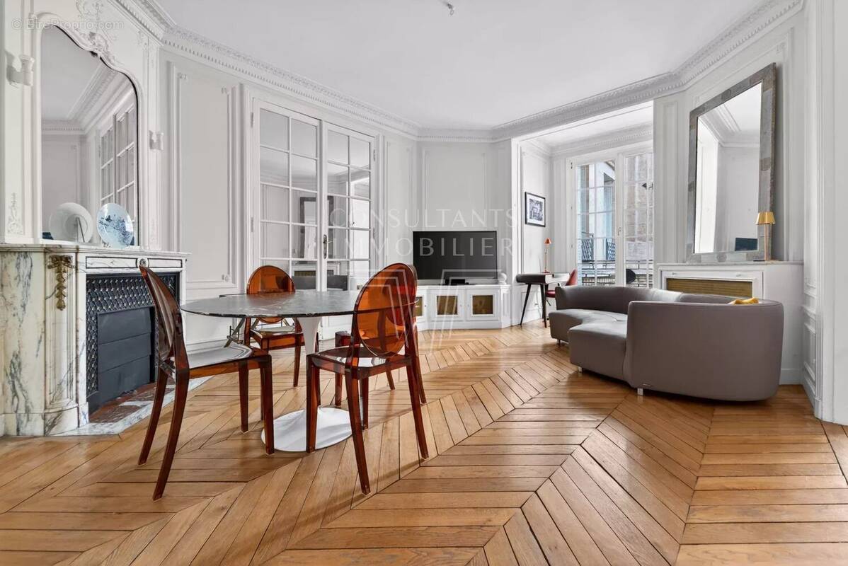 Appartement à PARIS-16E