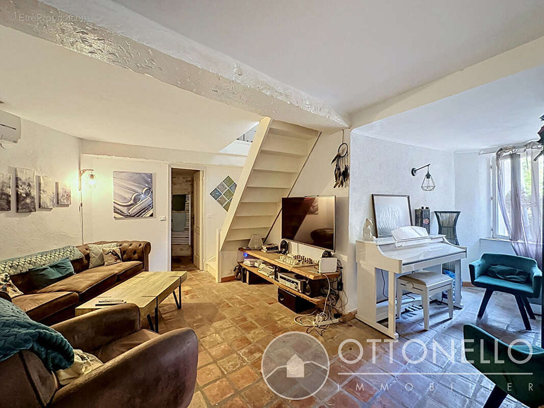 Maison à ROQUEBRUNE-SUR-ARGENS