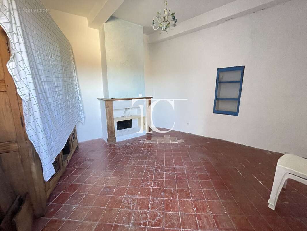 Maison à SALAVAS
