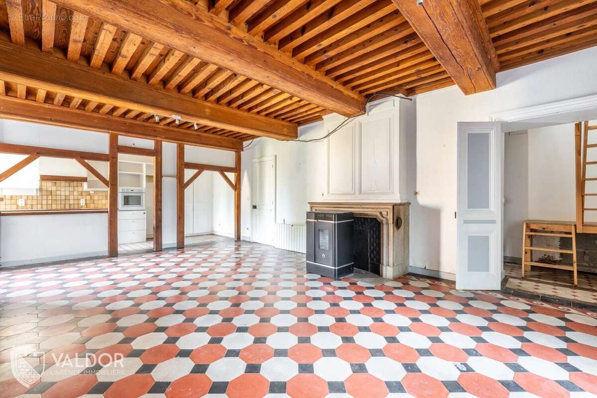 Maison à JASSANS-RIOTTIER