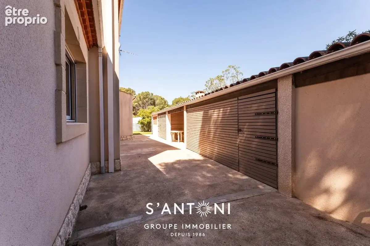 Grau d'Agde propriété d'exception de 203 m² nichée dans un écrin de verdure sur un terrain de 1083 m² m² - photo 24