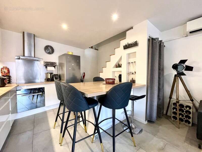 Maison à SAINT-LAURENT-D'AIGOUZE