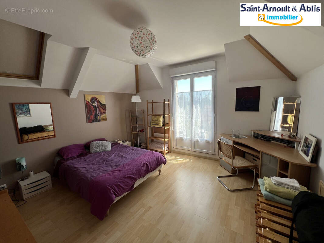 Maison à SAINT-ARNOULT-EN-YVELINES