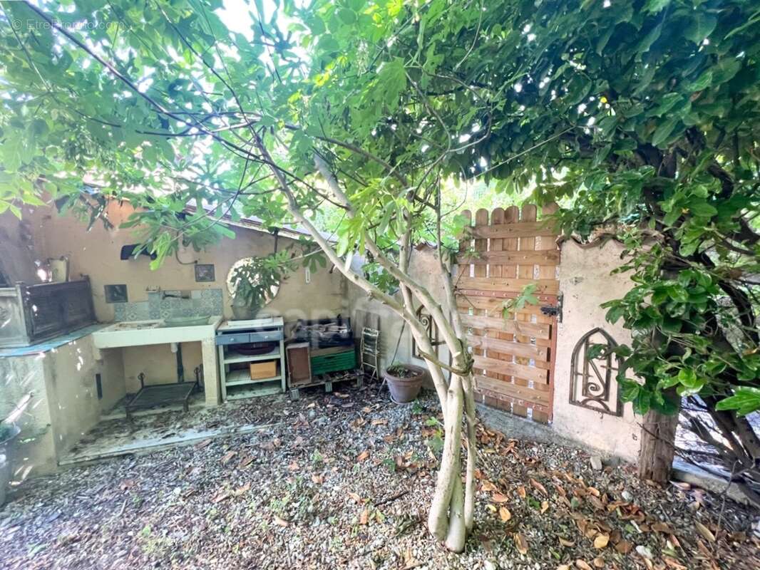 Maison à vendre à Digne-les-Bains – 115 m², 4 chambres, jardin arboré de 300 m², fort potentiel - photo 10