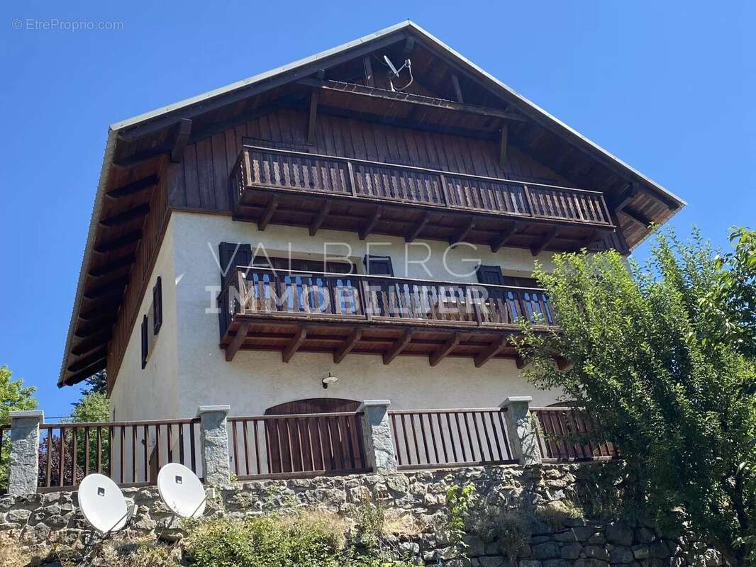 Chalet - 275 m² - proche des pistes - photo 2