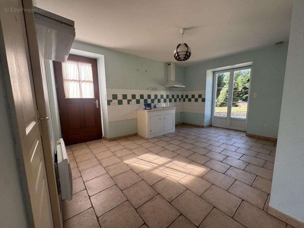 Maison 121 m² à Azay-Le-Ferron  - photo 6