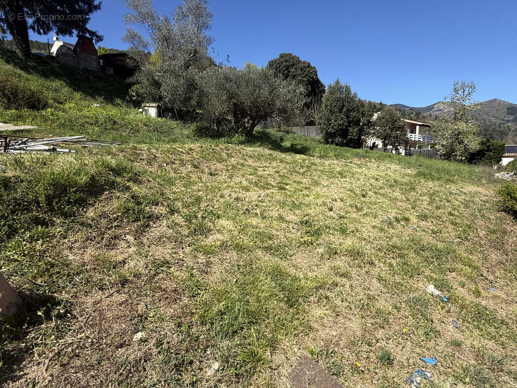 Terrain à AULAS