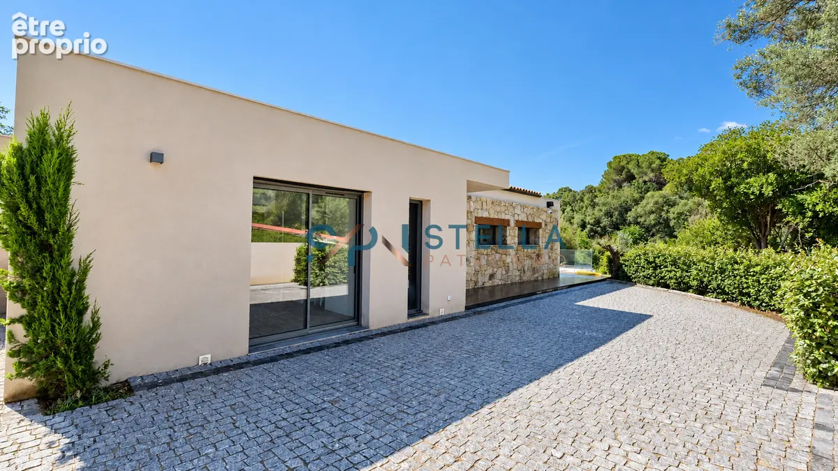 Villa de standing -135 m²  - Prestations raffinées, piscine et intimité absolue - photo 19