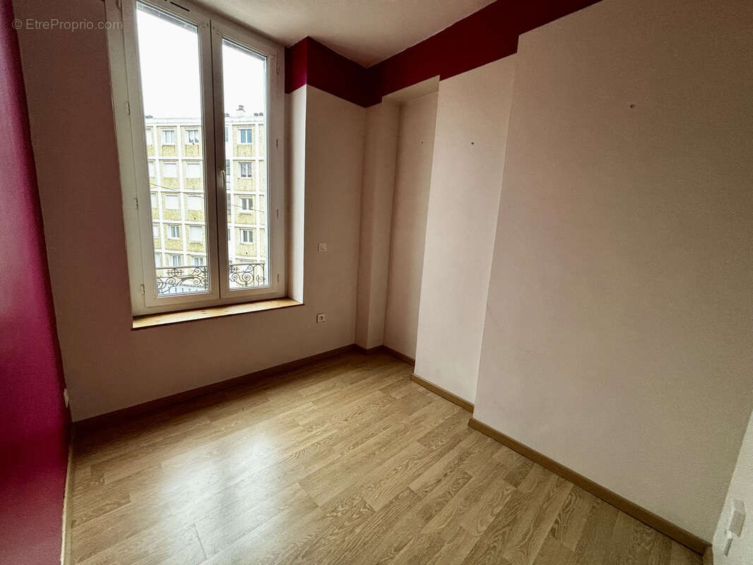 Appartement à LE CHAMBON-FEUGEROLLES