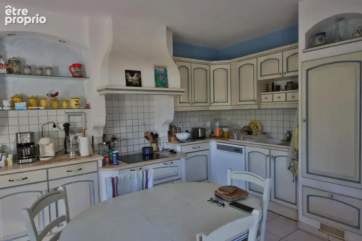 Maison de 7 pièces de 203 m² à Nîmes - photo 6