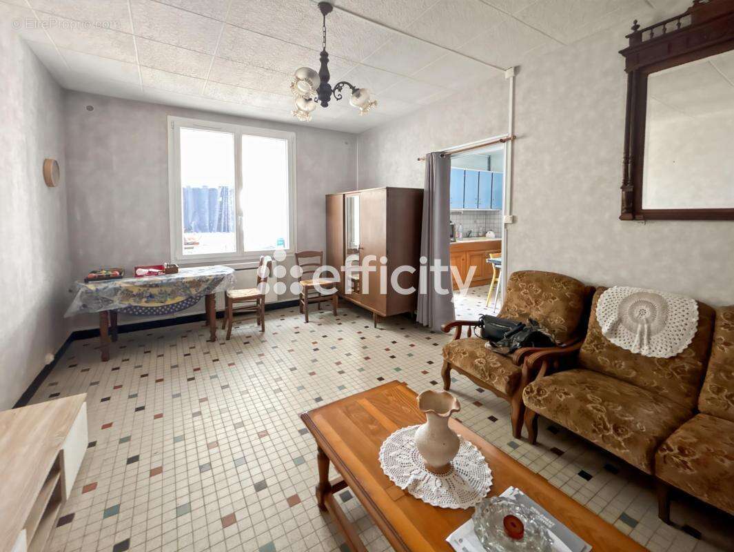 Maison 93 m² à Saintes  - photo 4