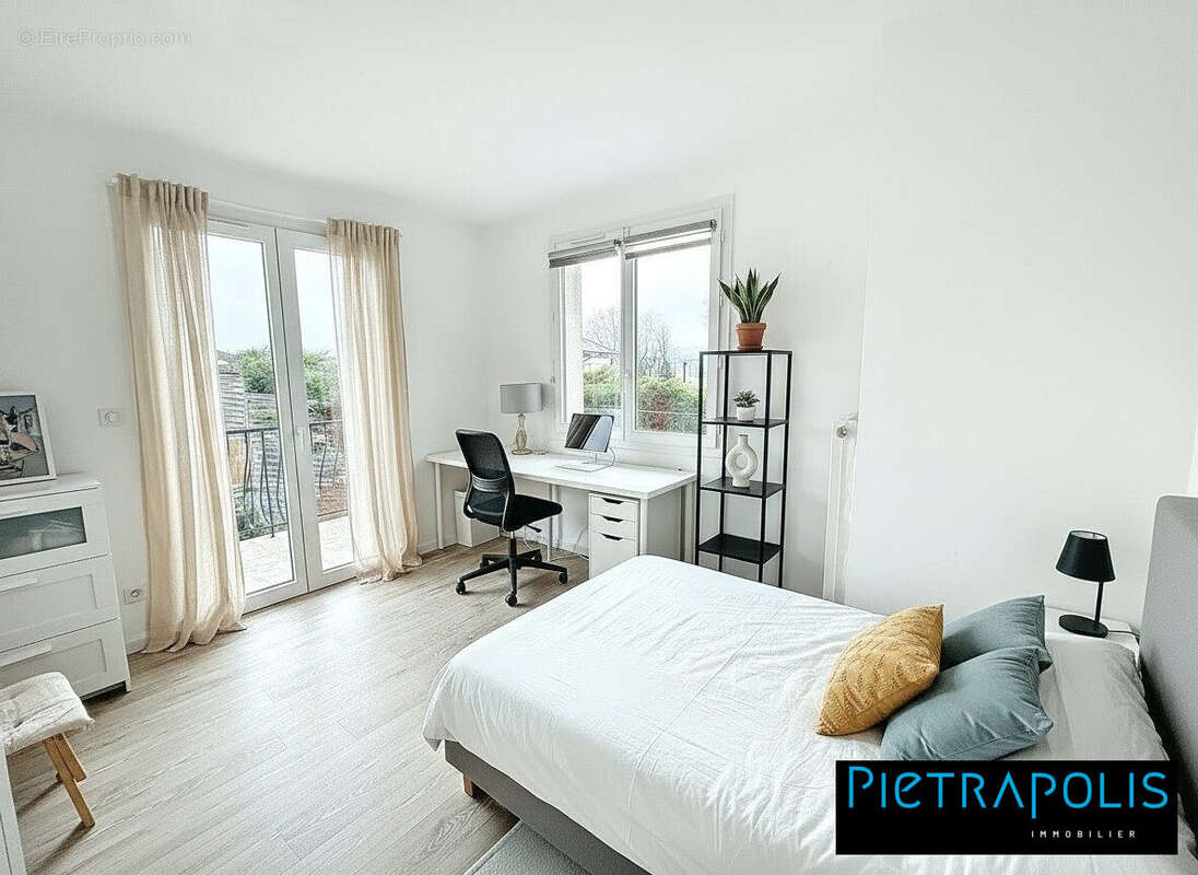 Maison 180 m² à Jassans-Riottier  - photo 7