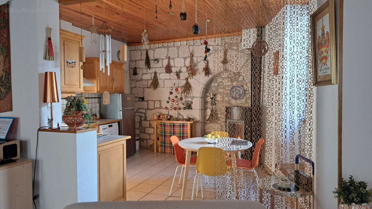 Maison à PUYLAROQUE