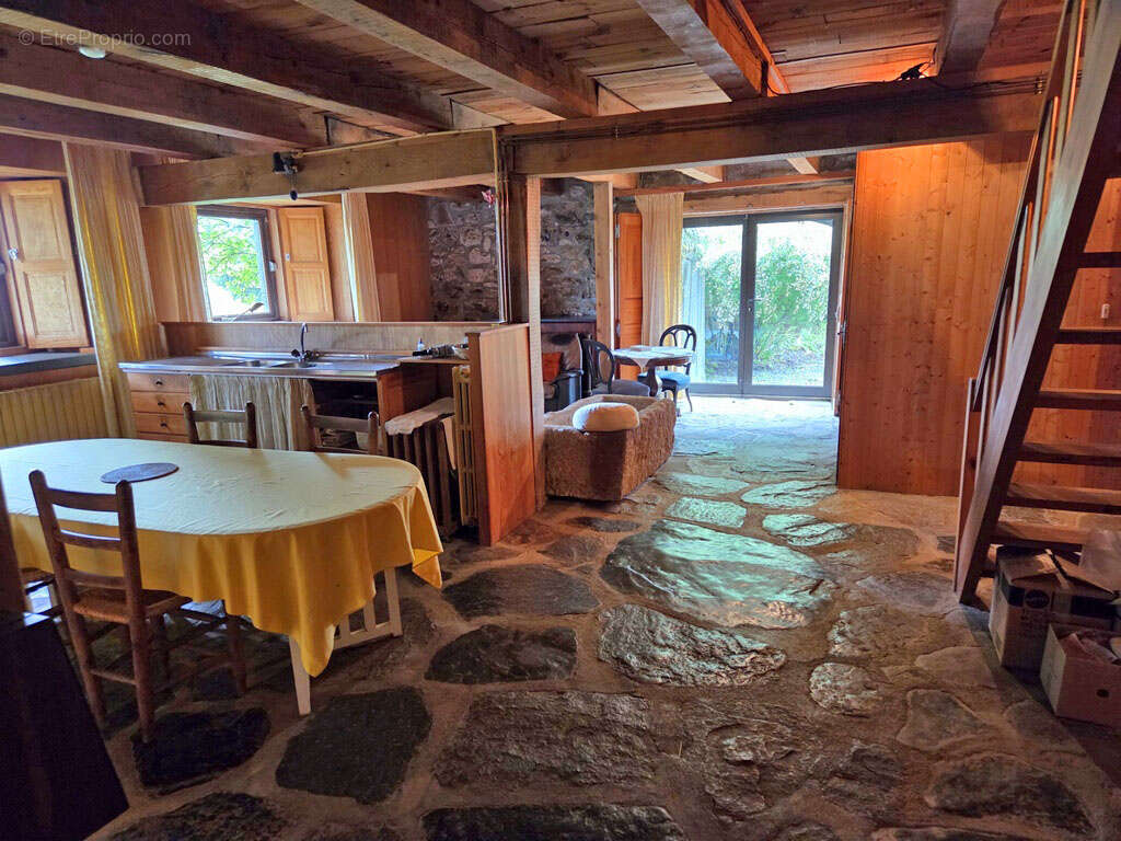 Ferme rénovée avec atelier d'artisan secteur St front - photo 12