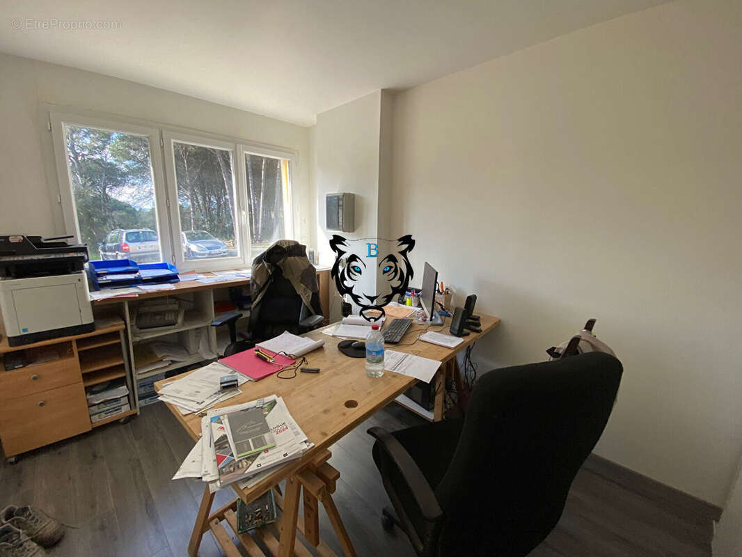 Commerce à ROQUEBRUNE-SUR-ARGENS