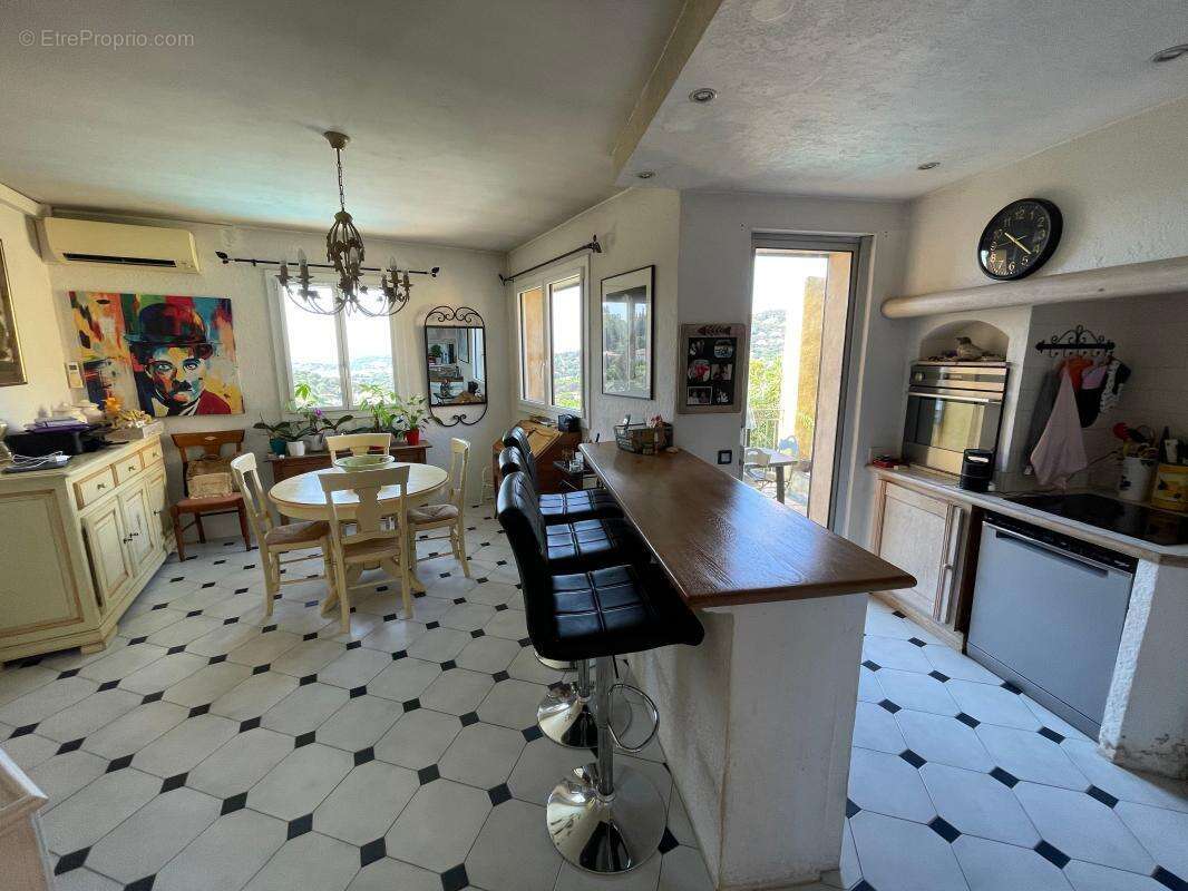 A vendre superbe villa avec vue mer a cavalaire sur mer dans le golfe de saint tropez - photo 7