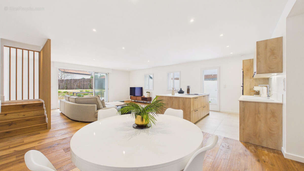 Maison familiale - place Lamothe - photo 2