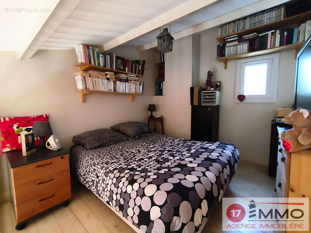 Maison familiale avec piscine, double garage et nombreuses dépendances - photo 13