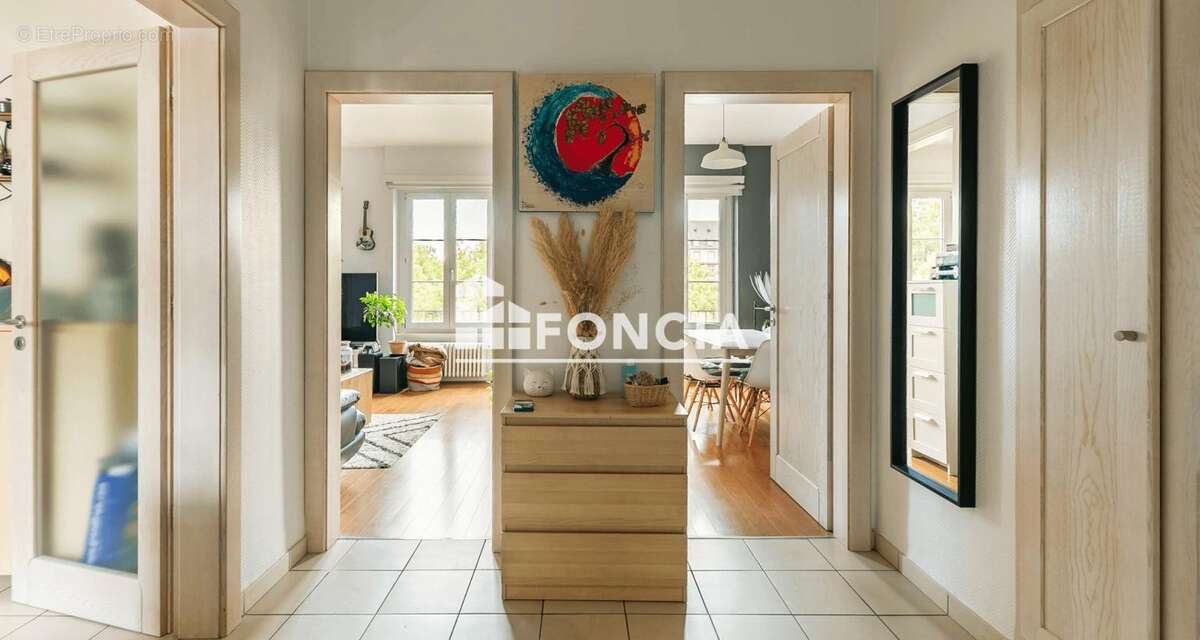 À VENDRE – Strasbourg Bourse – Bel appartement 4 pièces de 95.14 m² avec garage, cave et grenier - photo 2
